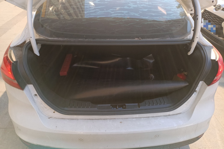 福特 福克斯 2015款 三厢 EcoBoost 125 自动超能风尚型机舱底盘23