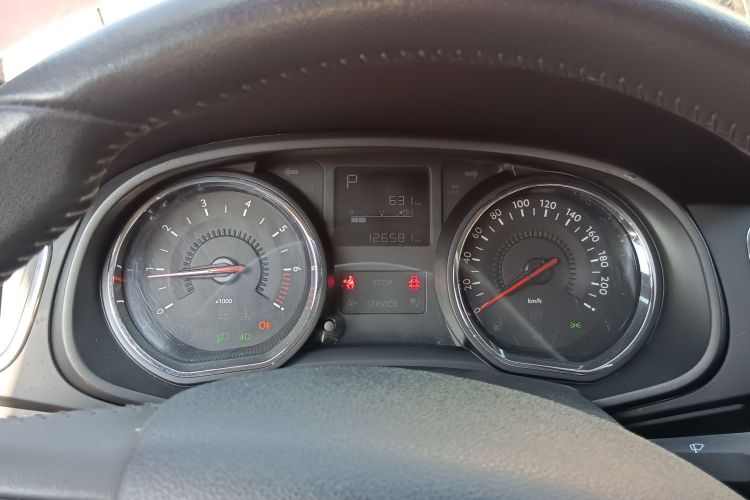 雪铁龙C3-XR 2015款 1.6L 自动先锋型中控内饰14