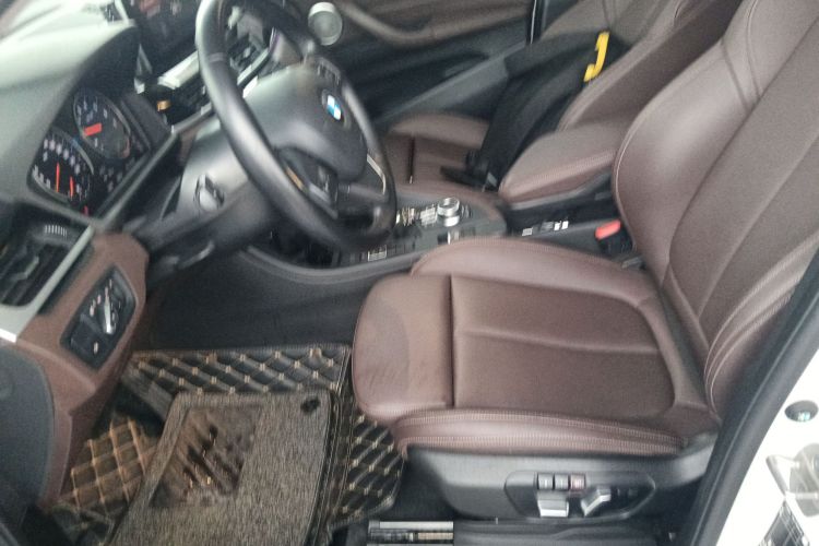 宝马X1 2021款 改款 sDrive20Li 时尚型中控内饰19