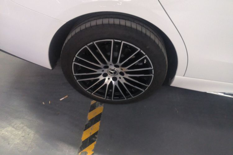 奔驰C级 2025款 改款 C 200 L 运动版车身外观6008