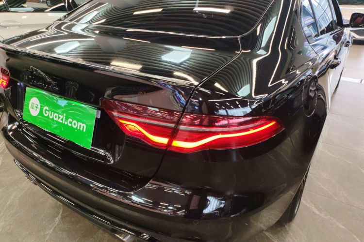 捷豹XEL 2024款 2.0T 250PS R-DYNAMIC S耀黑运动版车身外观9