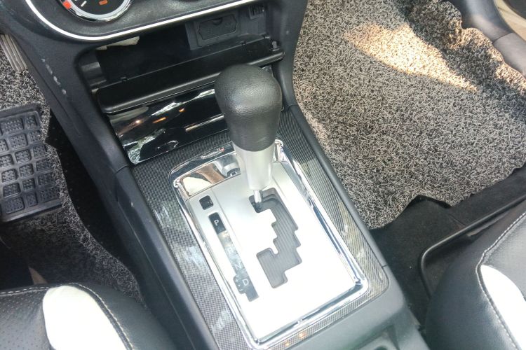 三菱 翼神 2013款 时尚版 1.8L CVT舒适型局部细节18