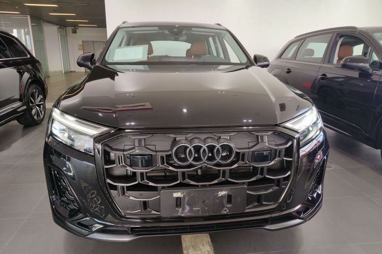奥迪Q7 2024款 45 TFSI quattro S line黑武士型车身外观6001