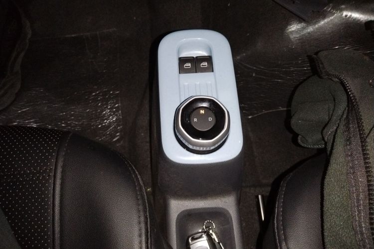 吉利银河 2024款 熊猫mini 200km 耐力熊中控内饰18