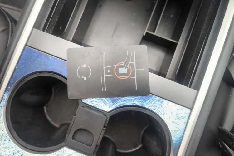 特斯拉 Model Y 2021款 Performance高性能全轮驱动版中控内饰11