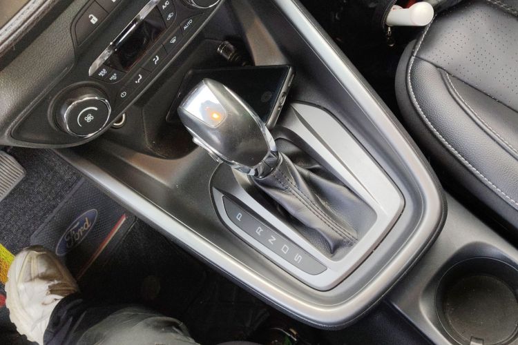 福特 福睿斯 2015款 1.5L 自动时尚型中控内饰18