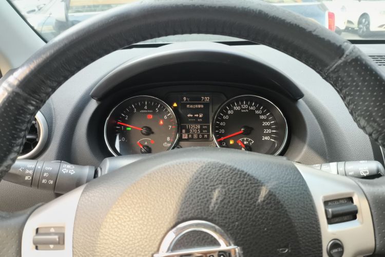 日产 逍客 2015款 2.0XL 酷火 CVT 2WD中控内饰14