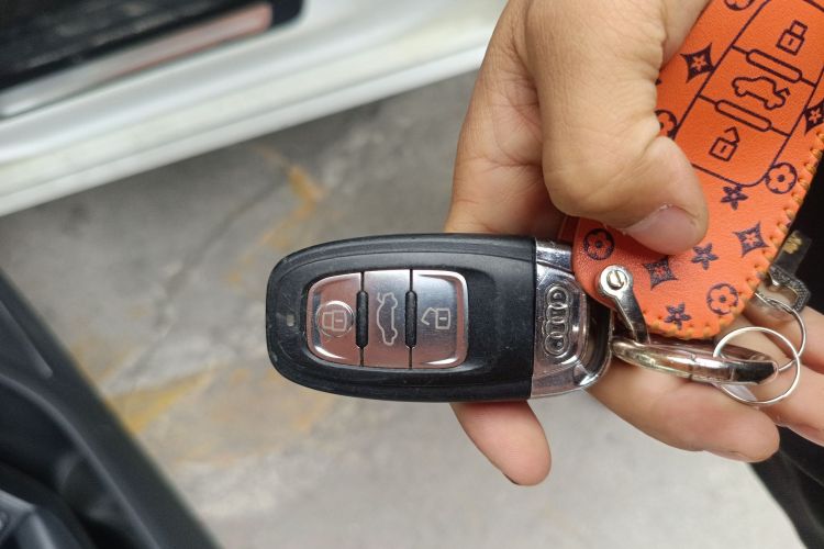 奥迪A4L 2015款 35 TFSI 自动标准型中控内饰7001