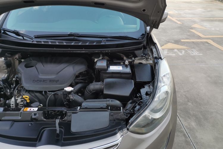 现代 朗动 2012款 1.6L 自动时尚型机舱底盘26