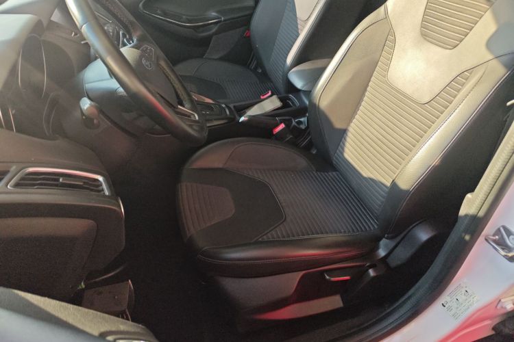 福特 福克斯 2018款 两厢经典 1.6L 自动风尚型智行版局部细节19