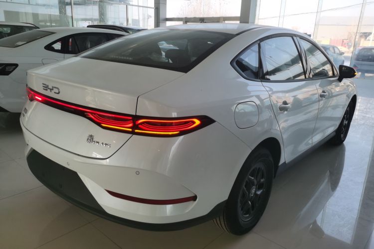 比亚迪 秦PLUS 2025款 DM-i 智驾版 55KM领先型车身外观7