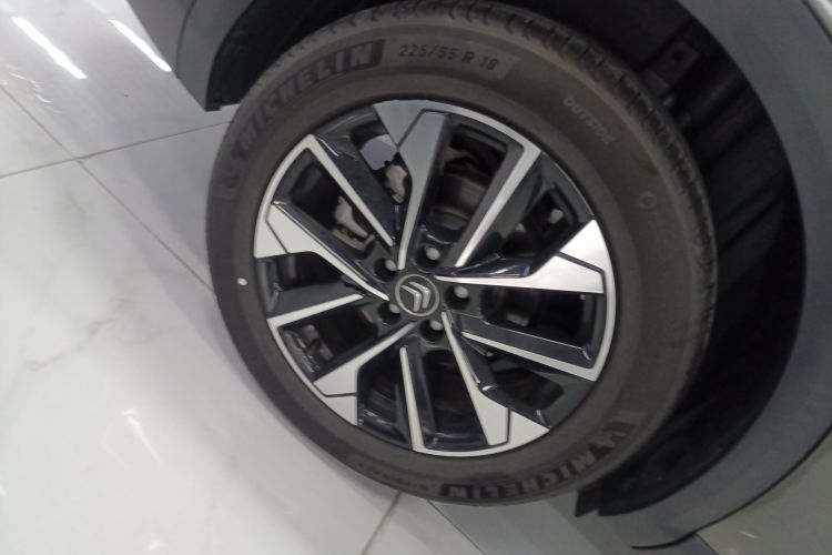 雪铁龙 凡尔赛C5 X 2023款 1.6T 势不凡车身外观6008