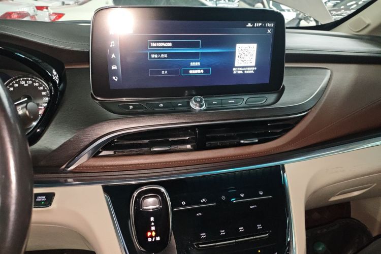 别克GL8 2021款 陆上公务舱 652T 尊贵型中控内饰16