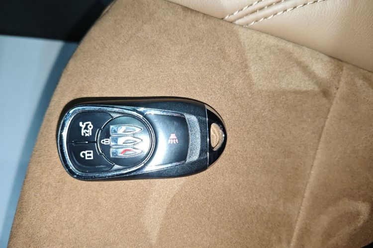 别克 君威 2024款 28T 纵享版中控内饰7001