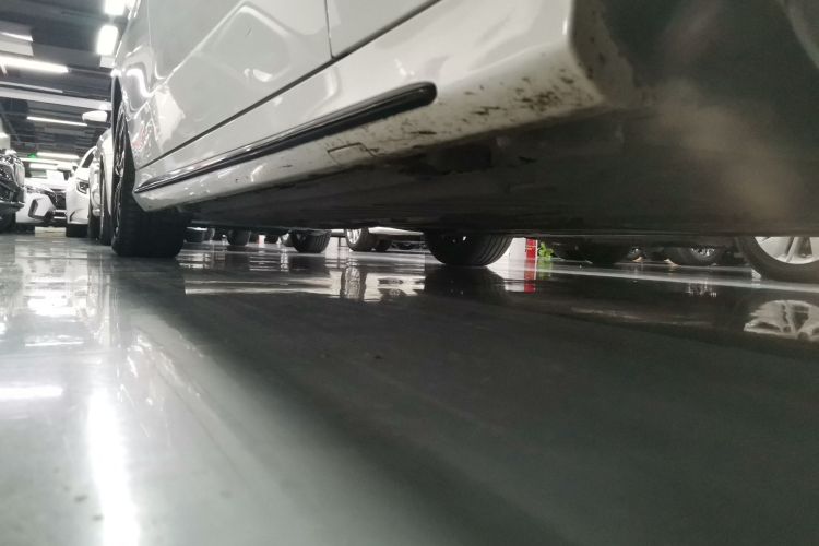 奔驰C级 2019款 C 260 运动版局部细节9001