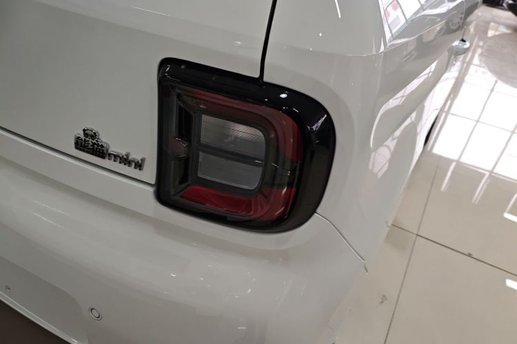 吉利银河 熊猫 2025款 210km 元气熊车身外观9