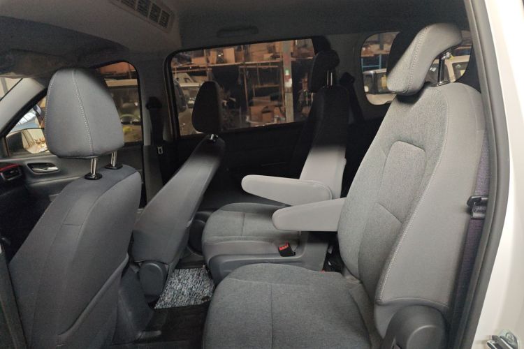 五菱汽车 五菱宏光新能源 2025款 增程式混动 50KM 舒适型中控内饰7004