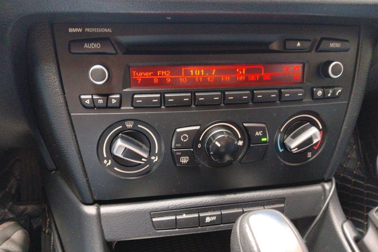 宝马X1 2013款 sDrive18i 时尚型中控内饰16