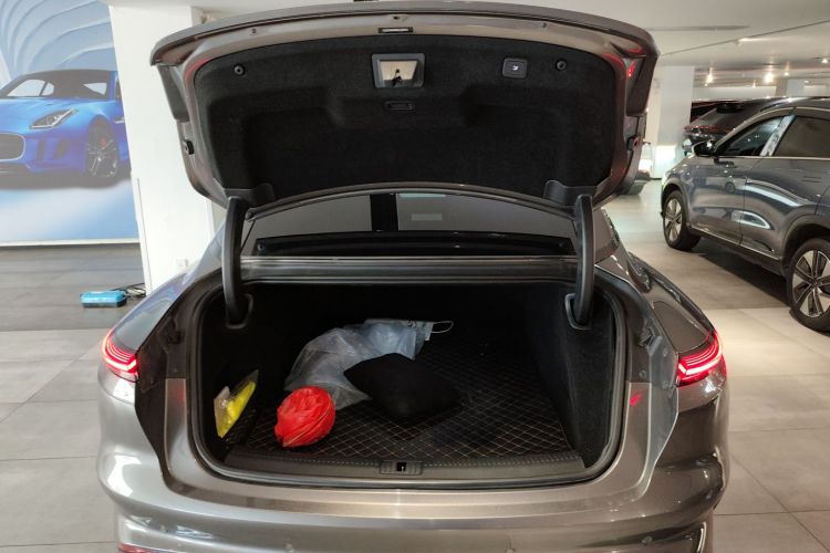 智己汽车 智己L7 2022款 Dynamic机舱底盘23