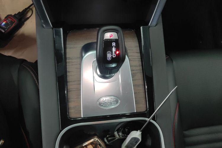 路虎 发现运动版 2022款 249PS R-Dynamic SE 性能科技版 5座中控内饰18