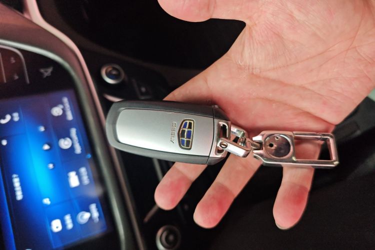 吉利汽车 帝豪 2017款 三厢百万款 1.5L CVT向上版中控内饰11