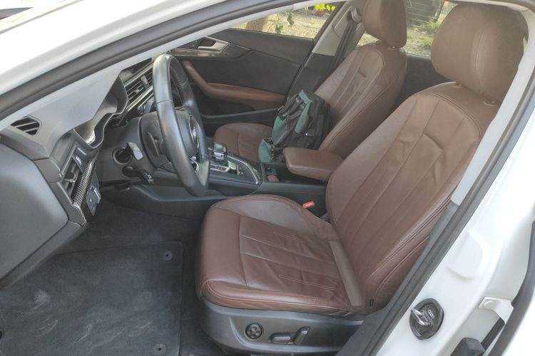 奥迪A4L 2019款 45 TFSI quattro 个性运动版 国VI中控内饰19