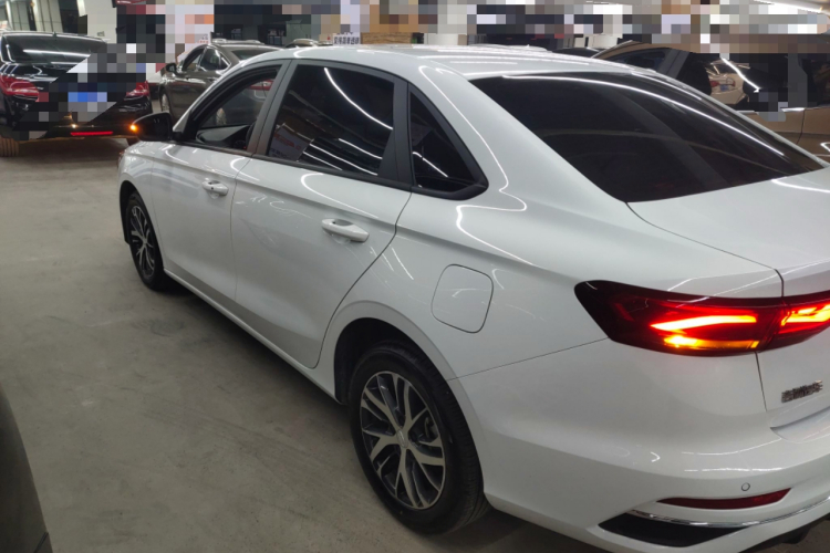 吉利汽车 帝豪 2025款 第4代 1.5L CVT星耀版车身外观4