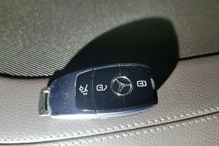 奔驰E级 2023款 改款 E 300 L 豪华型中控内饰7001