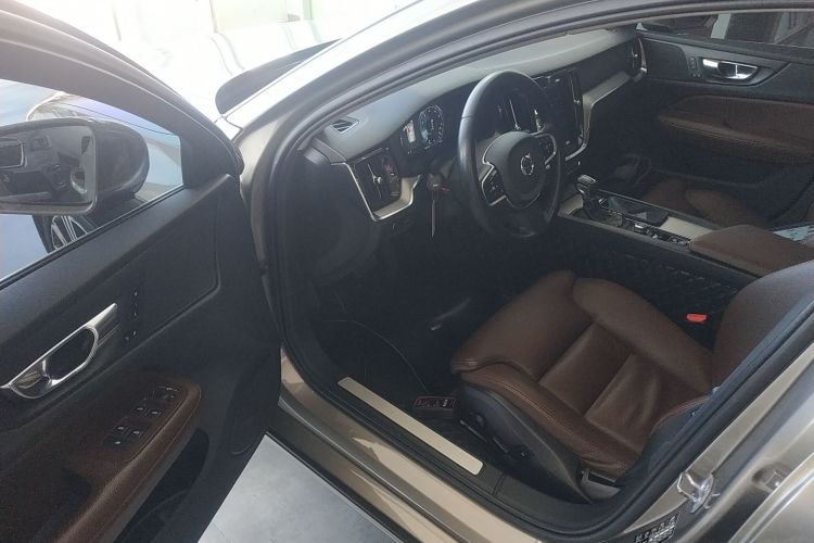 沃尔沃V60 2020款 T5 智远豪华版中控内饰7003