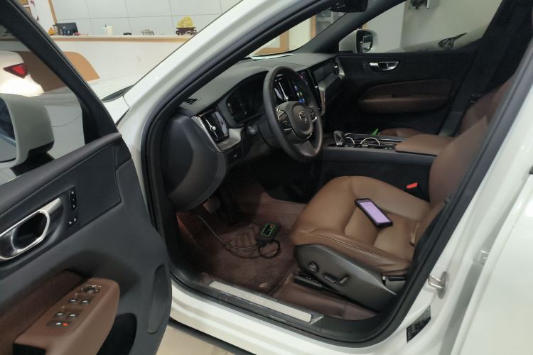 沃尔沃XC60 2024款 B5 四驱智逸豪华版中控内饰20