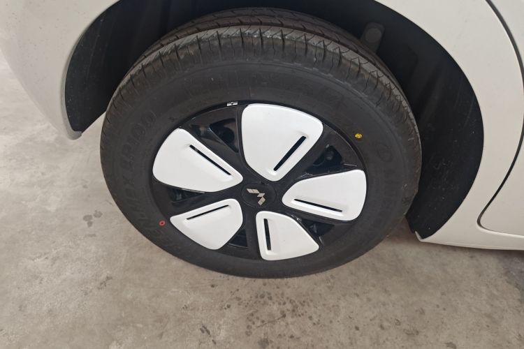 五菱汽车 宏光MINIEV 2025款 四门版 进阶款车身外观6008