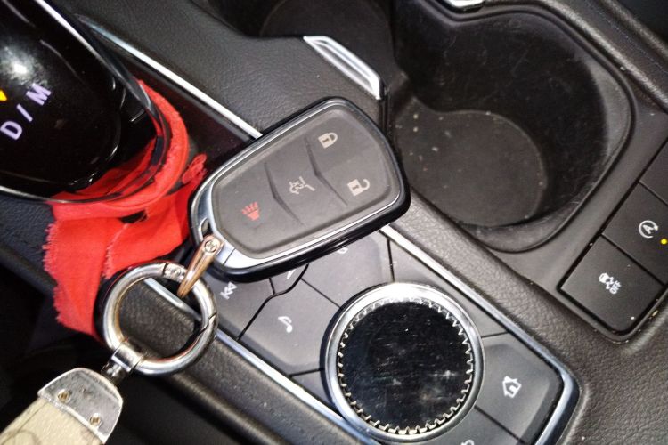 凯迪拉克XT4 2021款 28T 两驱豪华型中控内饰11