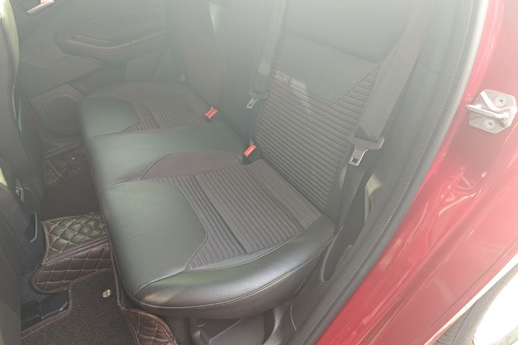 福特 福克斯 2017款 两厢 1.6L 自动风尚型智行版中控内饰21