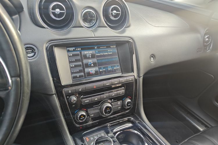 捷豹XJ 2015款 XJL 2.0T 典雅商务80周年典藏版局部细节16