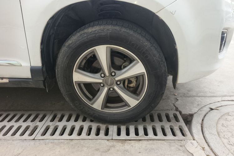 哈弗H6 2015款 升级版 1.5T 手动两驱精英型车身外观10