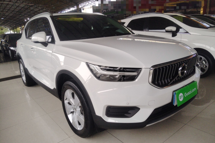 沃尔沃XC40 2022款 T4 四驱智行时尚版车身外观3