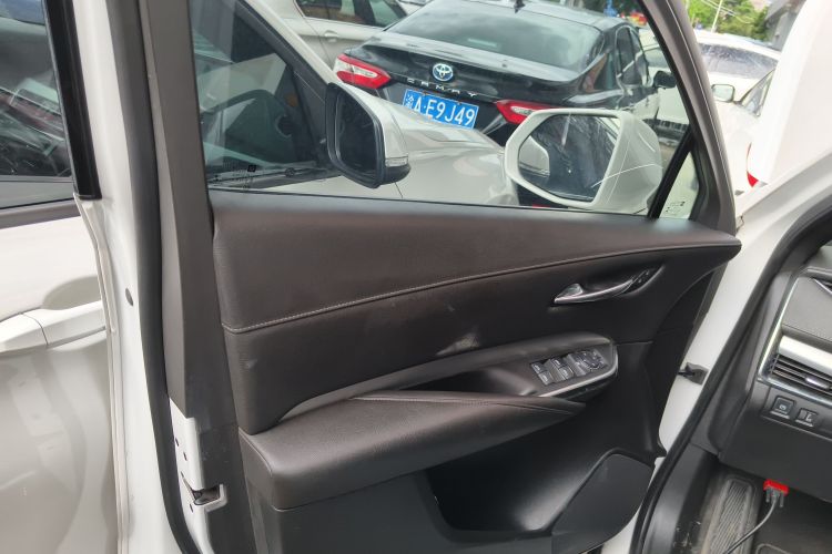 凯迪拉克XT4 2021款 28T 两驱领先型中控内饰7007