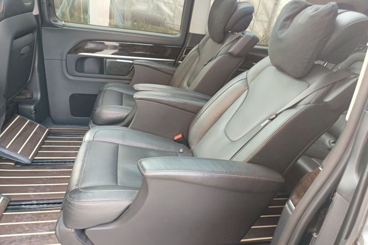 奔驰V级 2018款 V 260 尊贵版 国VI中控内饰21