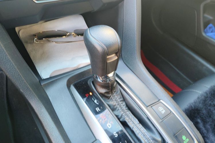 本田 思域 2021款 HATCHBACK 220TURBO CVT新锐控中控内饰18