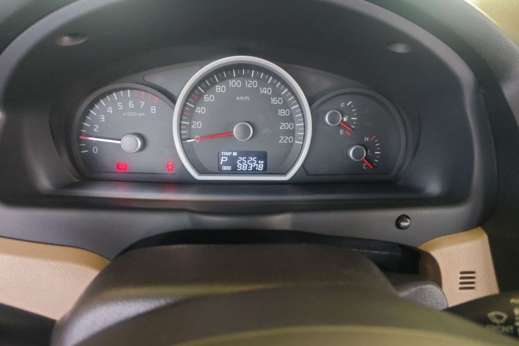 起亚 狮跑 2013款 2.0L 自动两驱版GL中控内饰14