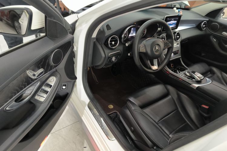 奔驰C级 2018款 C 180 L 时尚型运动版中控内饰7003