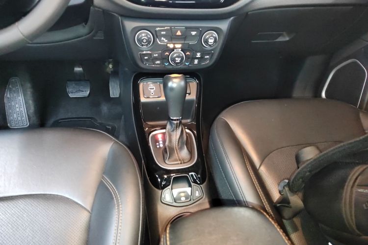 Jeep 指南者 2020款 220T 自动精英版局部细节18