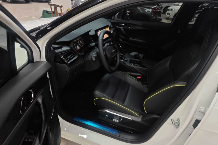 领克06 2023款 Remix 1.5T 劲Halo中控内饰20