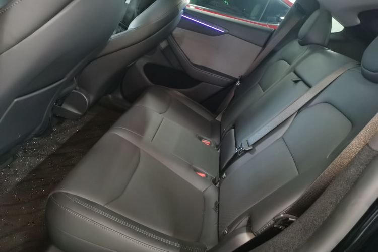 特斯拉 Model Y 2025款 后轮驱动版中控内饰7004