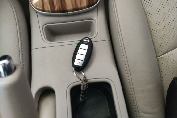 日产 轩逸 2014款 1.6XV CVT尊享版中控内饰11