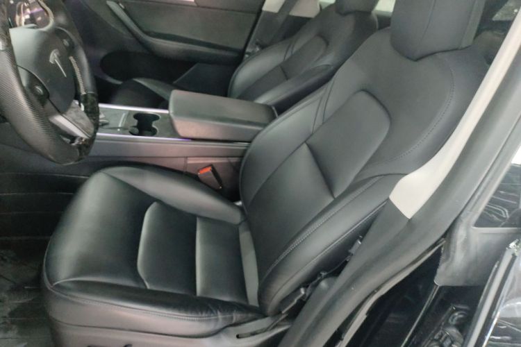 特斯拉 Model Y 2022款 改款 后轮驱动版中控内饰19