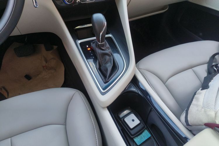 别克GL6 2018款 18T 6座精英型中控内饰18