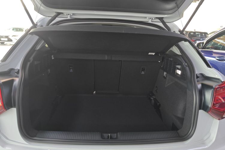 奥迪Q2L 2024款 35TFSI 进取动感型机舱底盘23