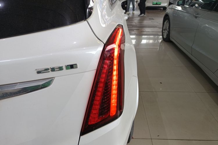 凯迪拉克XT5 2020款 改款 28T 豪华型车身外观9