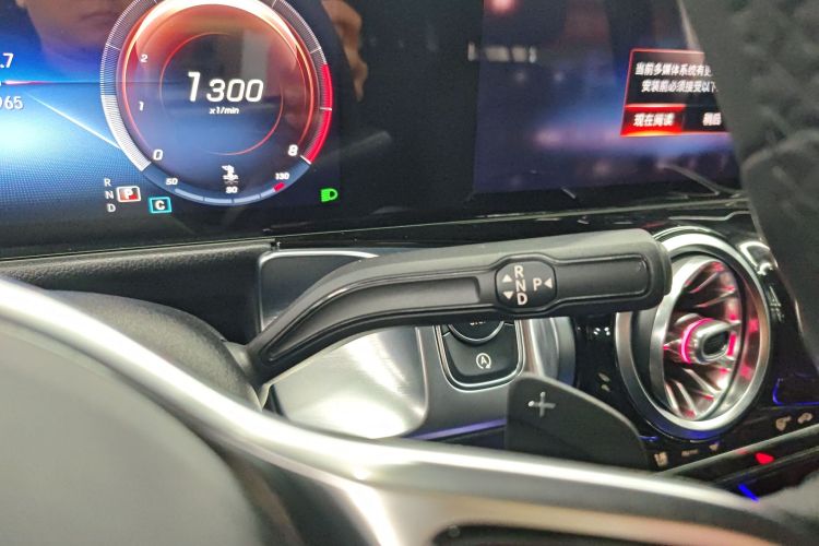 奔驰GLB 2020款 改款 GLB 200 动感型中控内饰18